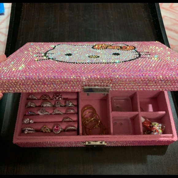 Swarovski Hello Kitty jewelry box. - Picture 8 of 8
